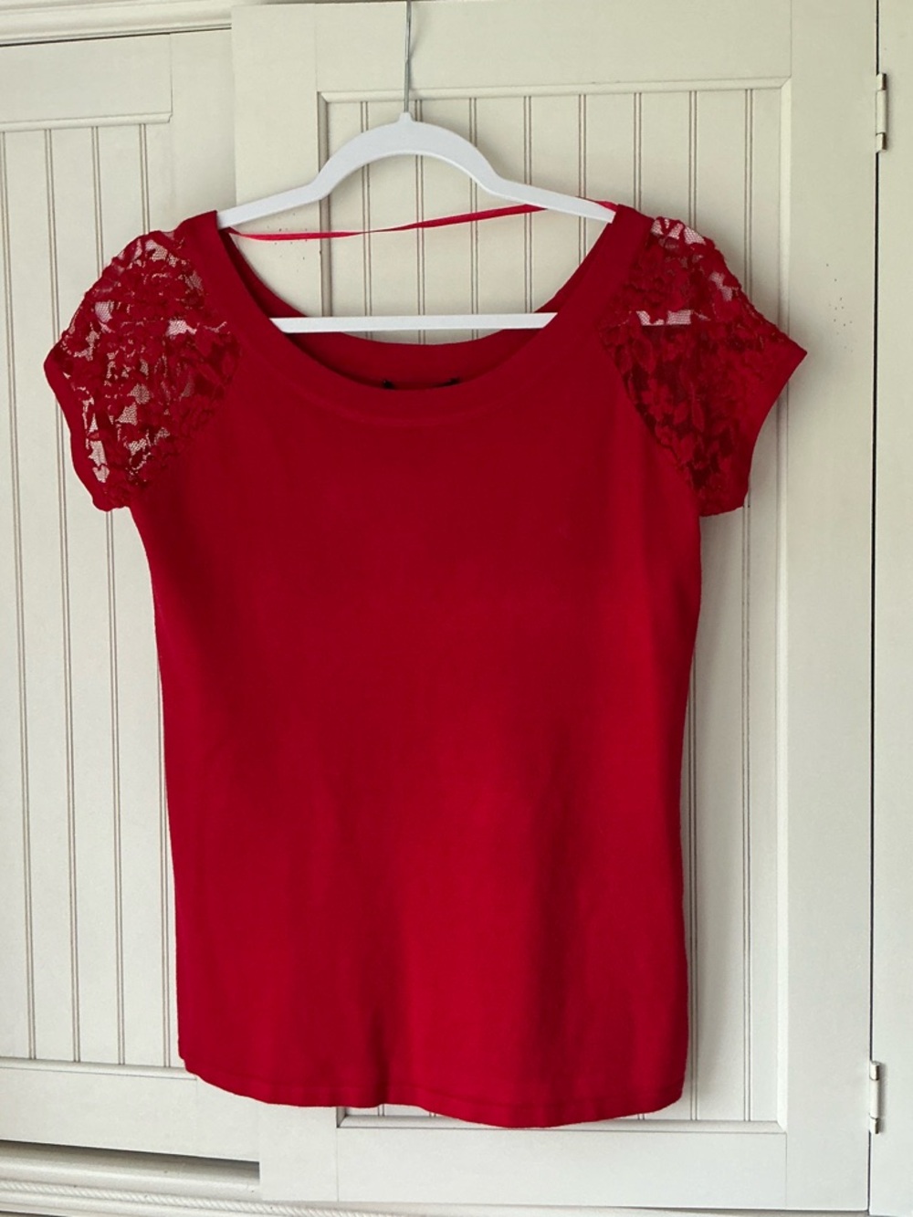 Beautiful NWT Lipstick Red Knit and Lace Short Sleeve Top 💄